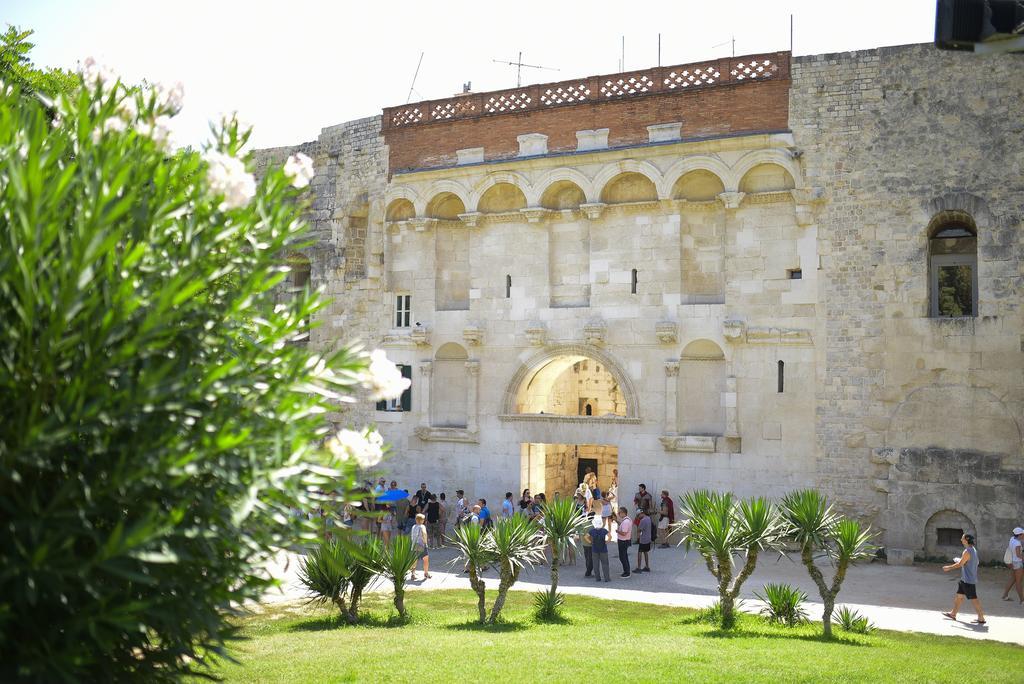 Porta Aurea Apartament *